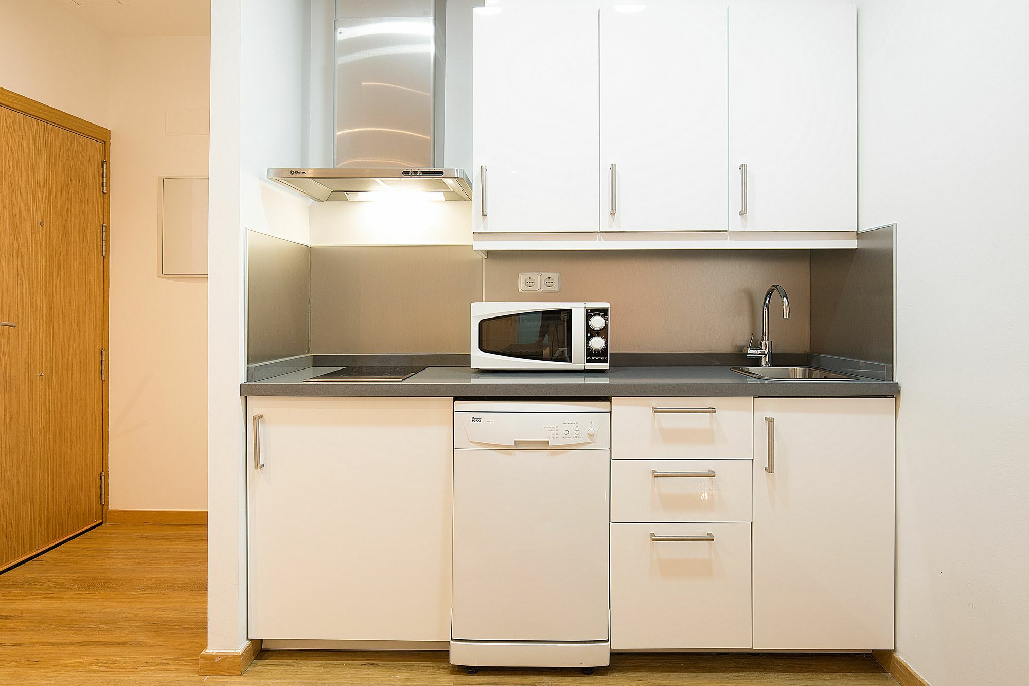 Apartamentos San Lorenzo 26 Мадрид Екстериор снимка