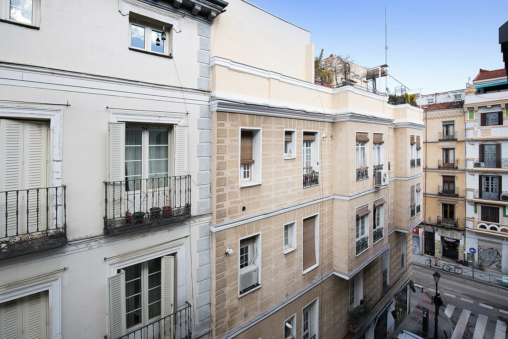 Apartamentos San Lorenzo 26 Мадрид Екстериор снимка